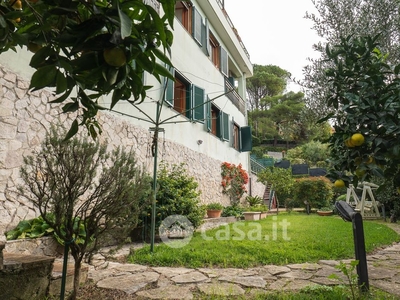 Villa in Vendita in Via Casa Manzo 25 a Salerno