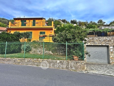 Villa in Vendita in Via Cavassola 32 a Finale Ligure