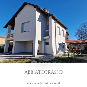 Villa in Vendita in Via Pasubio a Abbiategrasso