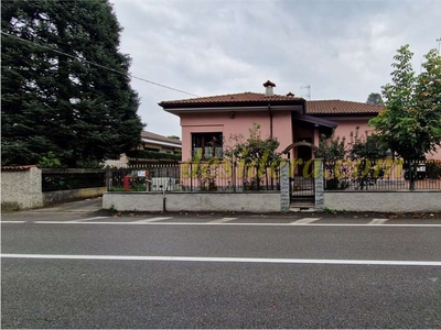 Villa in vendita Novara