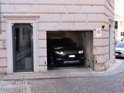 Posto Auto in vendita a Verona via Scala