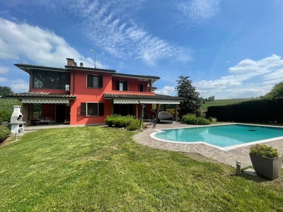 Villa di 800 mq in vendita - Alseno