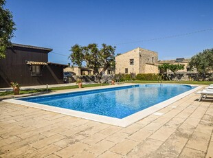 Casa a Santa Croce Camerina con giardino, terrazza e piscina