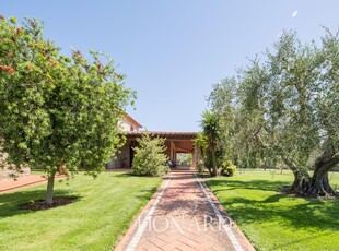 Agriturismo di prestigio con piscina in vendita a Grosseto