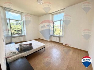 Albergo in vendita a Savona - Zona: Centro