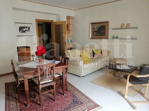 Appartamento in Affitto a Benevento, 750€, 120 m²