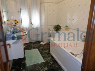 Appartamento in Affitto a La Spezia, 800€, 90 m², arredato