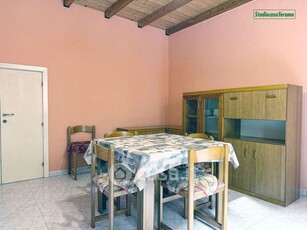 Appartamento in Affitto in Via Cona 52 a Teramo