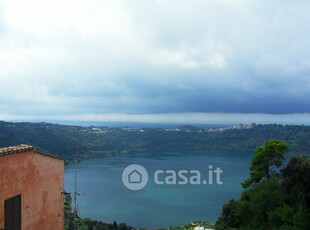 Appartamento in Affitto in Via del Municipio a Nemi