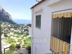 Appartamento in Affitto in Via Longano a Capri