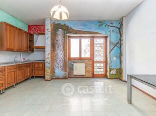 Appartamento in Affitto in Via Mare di Bering a Roma