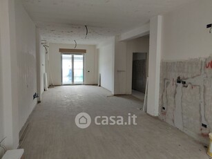 Appartamento in Affitto in Via Settimio Mobilio a Salerno
