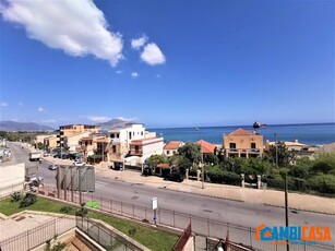 Appartamento in Vendita a Palermo, 102'000€, 130 m²