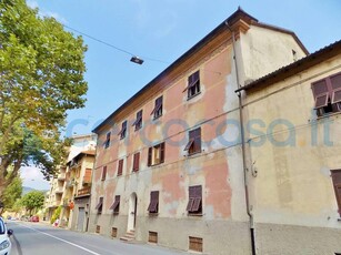 Appartamento Quadrilocale da ristrutturare, in vendita in Via Roma, Busalla