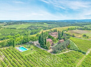 Azienda Agricola prestigiosa con piscina nella campagna Toscana