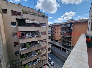 Bilocale in Vendita a Roma, 230'000€, 68 m²