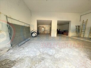 Capannone in Vendita a Napoli, 75'000€, 134 m²