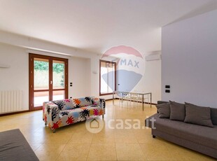 Casa Bi/Trifamiliare in Affitto in Via Bellinzona 16 a Palermo