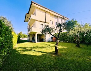 Casa indipendente con giardino, Pietrasanta marina di