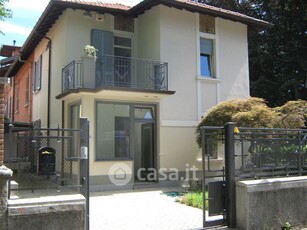 Casa indipendente in Affitto in Via Castiglioni 18 a Varese
