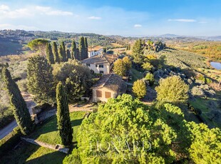 Casale rustico ristrutturato in vendita a pochi chilometri da Firenze