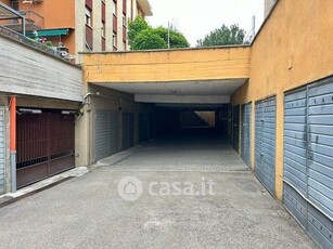 Garage/Posto auto in Affitto in Via Calabria a Bologna
