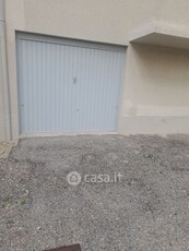 Garage/Posto auto in Affitto in Via degli Scarronzoni a Livorno