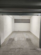 Garage/Posto auto in Affitto in Via Sgambati 37 a Napoli