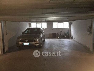 Garage/Posto auto in Affitto in Viale Mentana 45 a Parma