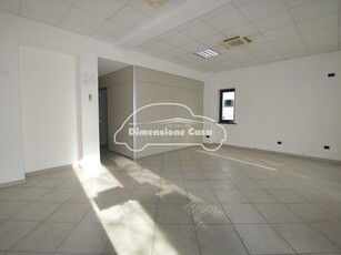 Immobile commerciale in Affitto a Lucca, zona San Vito, 750€, 66 m²