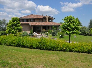 Casa a Montottone con barbecue, piscina e giardino