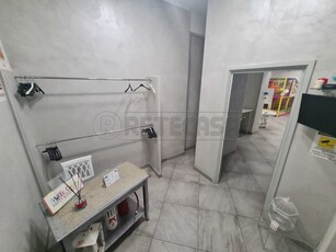 Laboratorio in Vendita a Napoli, 105'000€, 148 m²