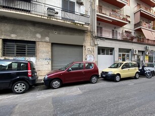 Laboratorio in Vendita a Napoli, 99'000€, 180 m²