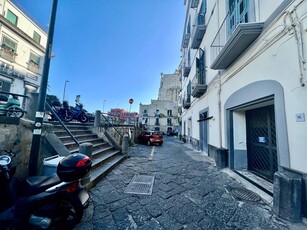 Magazzino in Vendita a Napoli, zona Posillipo, 195'000€, 240 m²