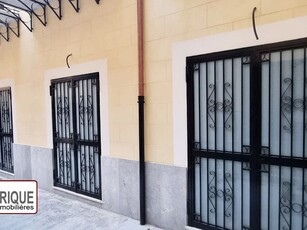 Negozio in Affitto a Palermo, 1'000€, 60 m²