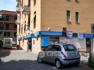 Negozio/Locale commerciale in Affitto in Via del Trullo 188 a Roma