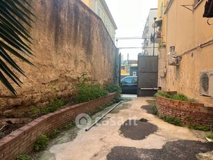Negozio/Locale commerciale in Affitto in Via Enea Zanfagna a Napoli