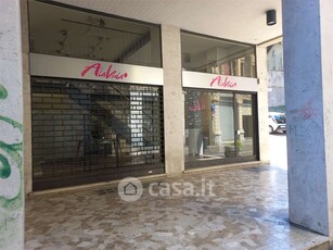 Negozio/Locale commerciale in Affitto in Via Giacomo Matteotti a Cantù