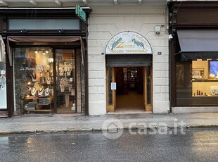 Negozio/Locale commerciale in Affitto in Via Mazzini a Trieste