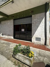 Negozio/Locale commerciale in Affitto in Via Napoli 143 a Isola del Liri