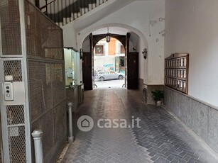 Negozio/Locale commerciale in Affitto in Via Sant'Anna dei Lombardi a Napoli