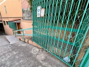 Negozio/Locale commerciale in Affitto in Via Saverio Latteri a Palermo