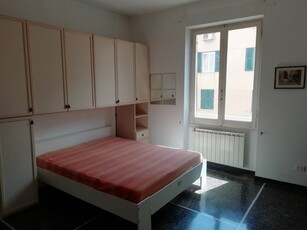 Quadrilocale in Vendita a Genova, zona Borgoratti, 56'000€, 53 m², arredato