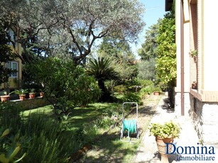 Quadrilocale in Vendita a Massa, 258'000€, 90 m², arredato, con Box