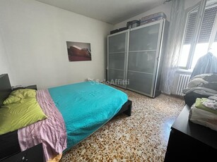 Stanza in Affitto a Modena, 350€, 90 m²