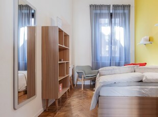 Stanza in affitto in appartamento con 13 camere da letto a Torino