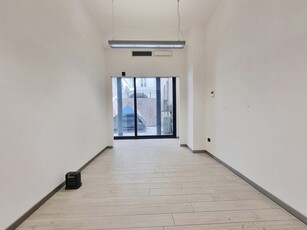 Ufficio in Affitto a Caserta, 6'000€, 580 m²