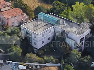 Ufficio in Vendita a Treviso, 450'000€, 900 m²