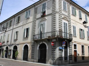 Vendita Palazzo, in zona CENTRO STORICO, VERCELLI