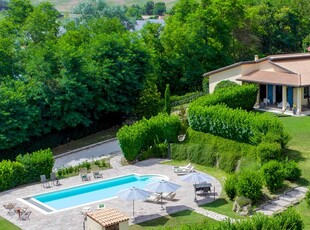 Confortevole casa a Acqualagna con giardino, piscina e barbecue